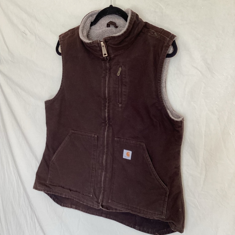 Carhartt Washed Duck Sherpa-Lined Mock Neck Vest in dark brown - Picture 6 of 10